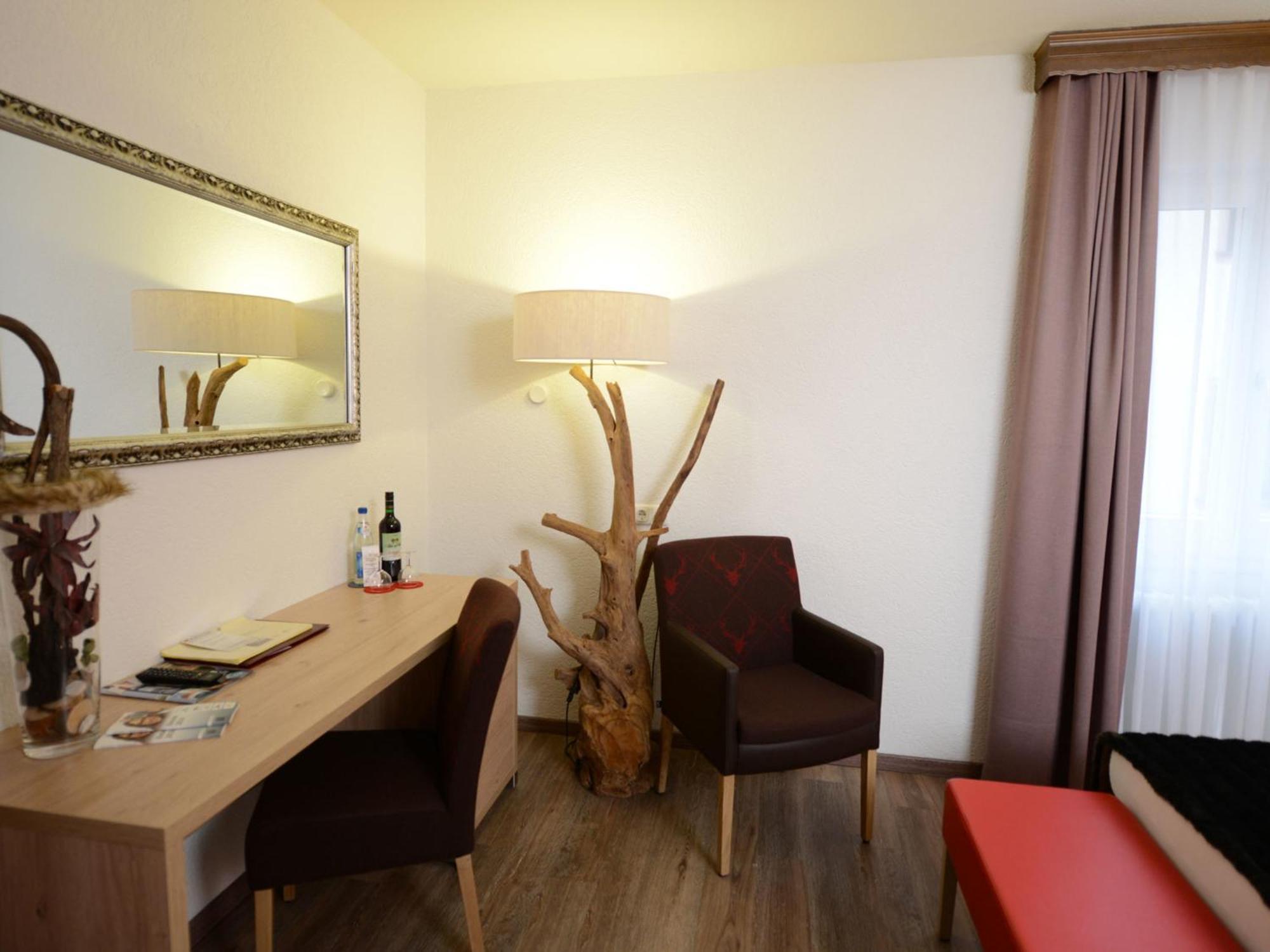 Land-Gut Hotel Zum Loewen Garni Marktheidenfeld Habitación foto
